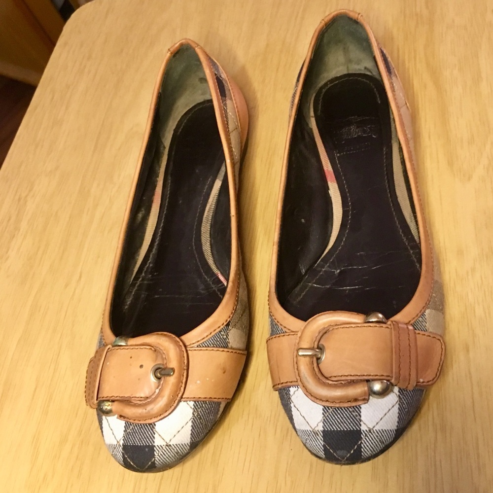 Burberry Quilted Check Buckle Flat - Picture 9 of 16